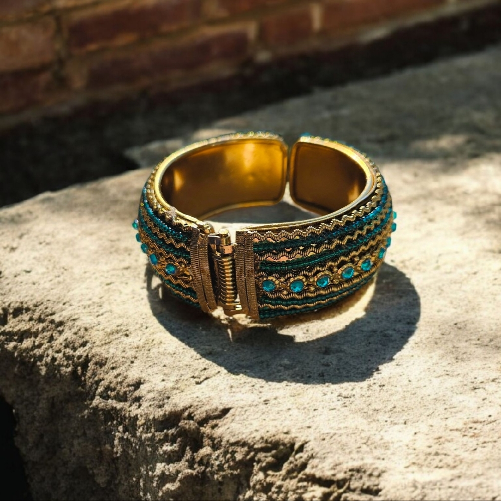 Beautiful Elegant Women's Bracelet - Picture 1 of 11